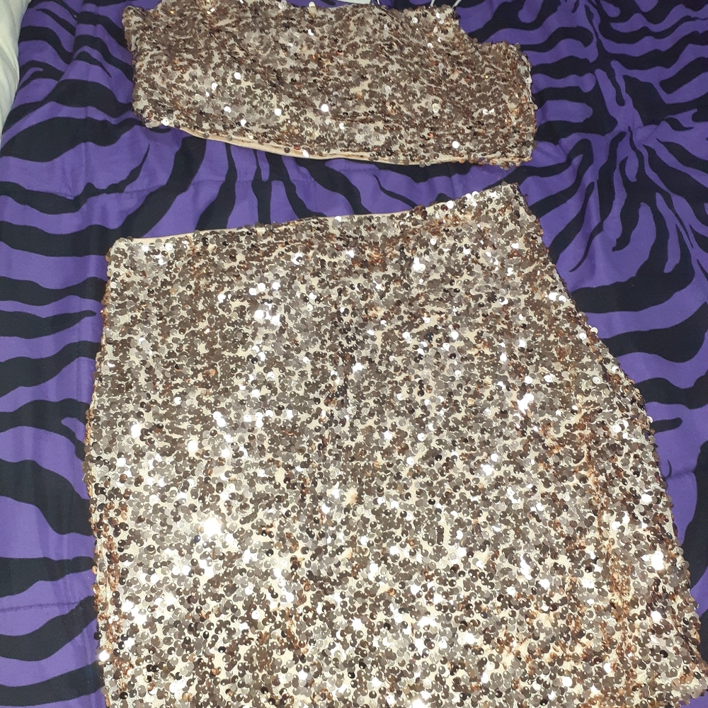 Two-piece sequin dress gold